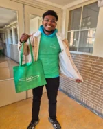💚𝐃𝐚𝐧𝐤𝐳𝐢𝐣 𝐨𝐧𝐳𝐞 𝐯𝐫𝐢𝐣𝐰𝐢𝐥𝐥𝐢𝐠𝐞𝐫𝐬 𝐦𝐚𝐤𝐞𝐧 𝐰𝐞 𝐞𝐞𝐧 𝐯𝐞𝐫𝐬𝐜𝐡𝐢𝐥 𝐢𝐧 𝐖𝐚𝐬𝐬𝐞𝐧𝐚𝐚𝐫!💚 

Wist je dat je bij SMOW terecht kunt voor ondersteuning bij geldzaken, mantelzorg, sociale activiteiten en voor vervoer als je minder mobiel bent? Dankzij onze fantastische vrijwilligers ondersteunen we inwoners van Wassenaar die een steuntje in de rug kunnen gebruiken. 🙌

Dit jaar doen we mee aan de Nationale Vrijwilligersprijzen! 🎉 Een mooie kans om te laten zien hoe waardevol vrijwilligerswerk is en hoe we het vrijwilligerswerk bij SMOW in goede banen leiden.

Help jij ons om in de spotlight te komen?🔦 Bekijk onze inzending via onderstaande link! 👇
https://vrijwilligerswerk.nl/nationalevrijwilligersprijzennl/aanmeldingen/aanmeldingen2025/2998587.aspx?t=SMOW-Wassenaar
(Vergeet de cookies niet te accepteren!🍪)

En kom vooral een keer binnen! De koffie staat klaar ☕